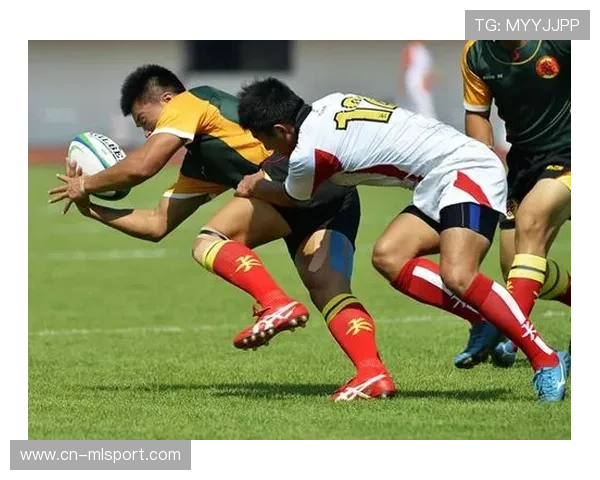 黑衫军七人制橄榄球运动员体能保持良好,讲一个黑人橄榄球运动员