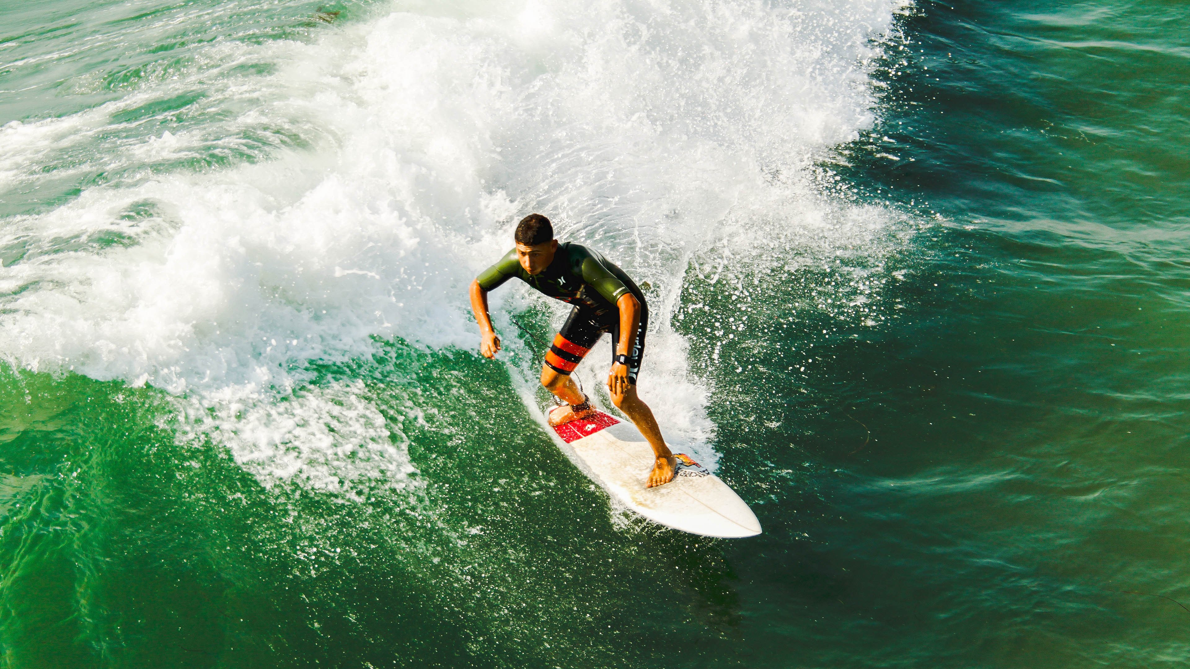 世界青年电竞大赛上海战队荣耀捧杯，2020世界电竞赛